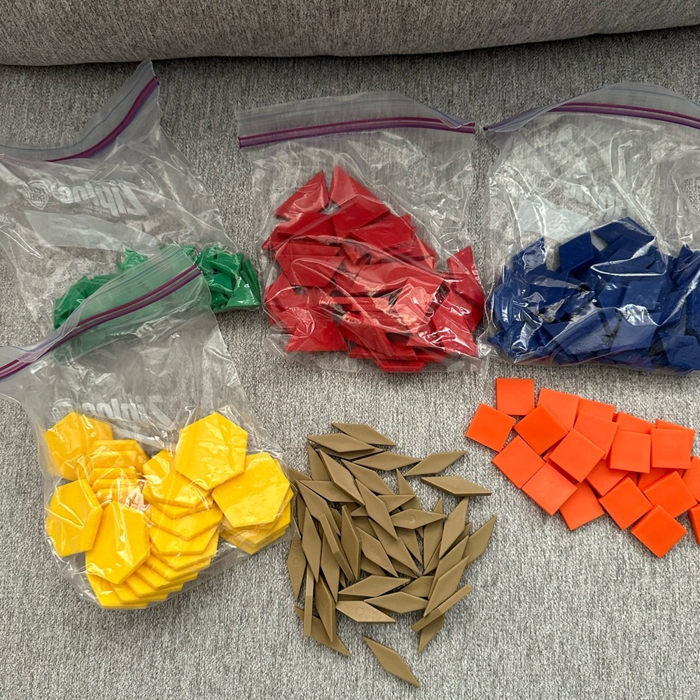 Plastic pattern blocks set - Picture 4 of 5